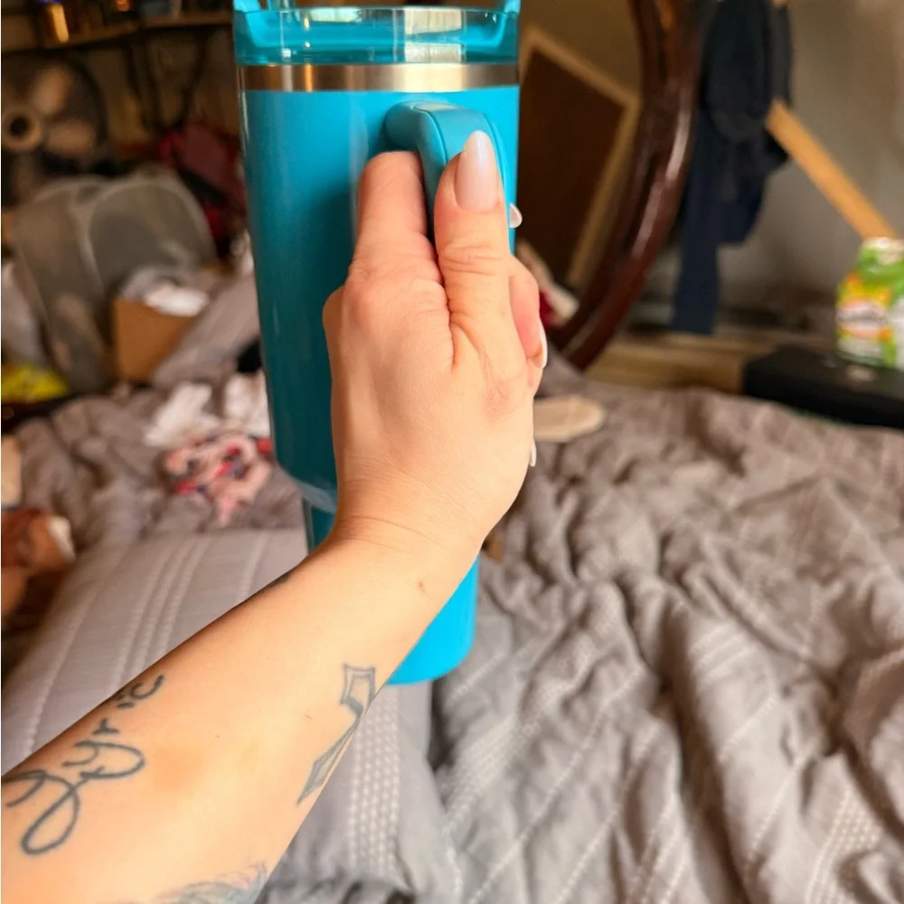 2026 Spring Stanley/Starbucks Tumbler - Picture 4 of 8
